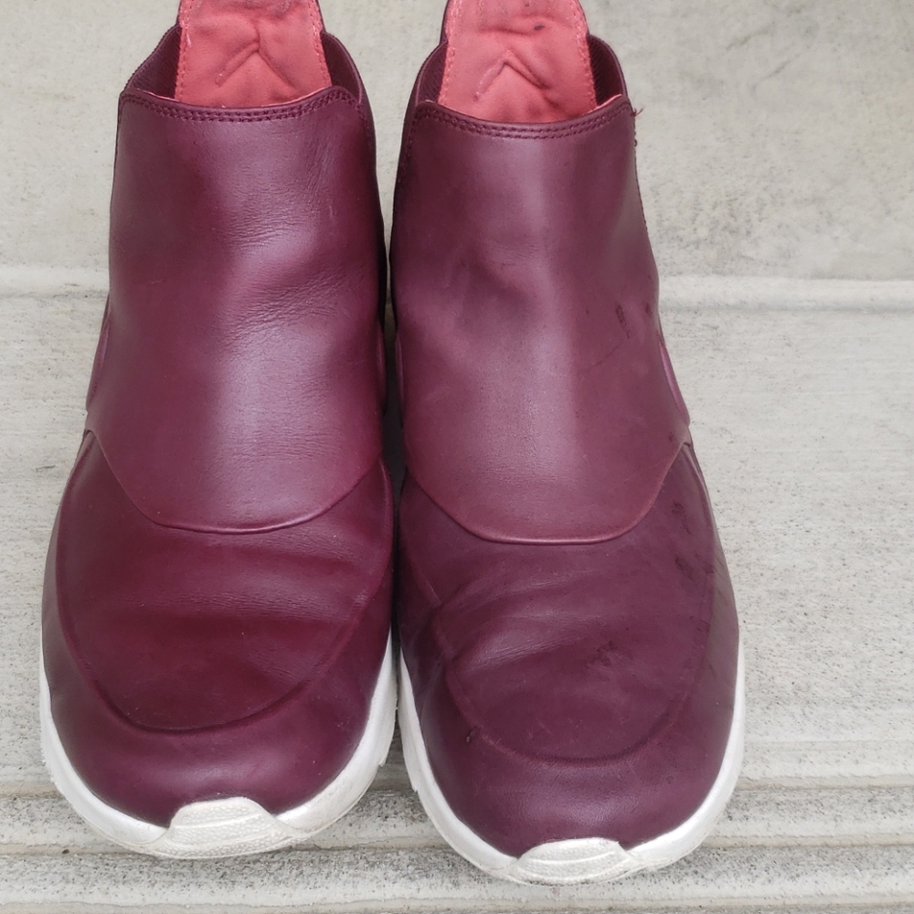 Nike Women’s Maroon Slip-On Sneakers with White Sole - Picture 2 of 8